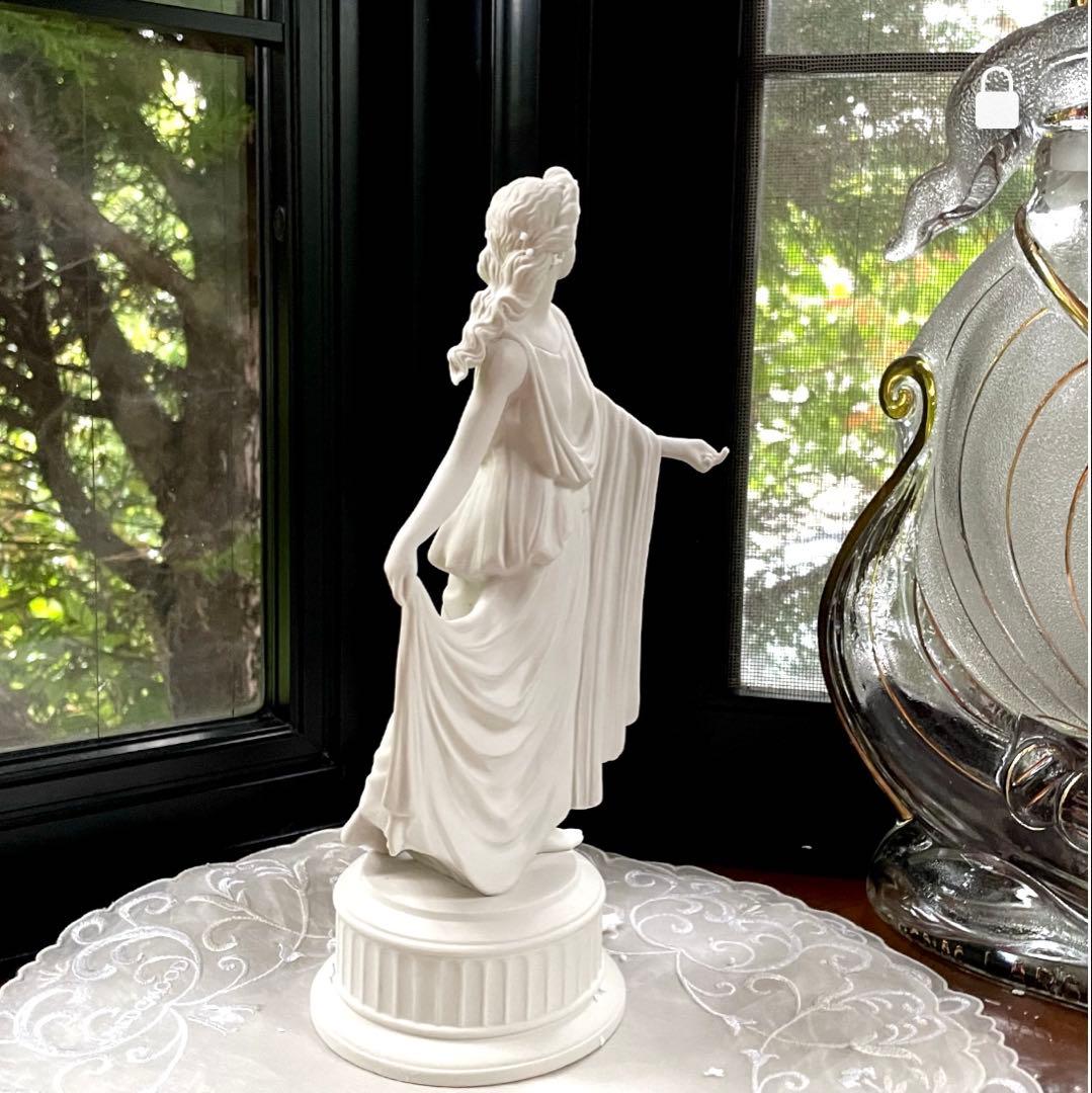 ウェッジウッド　ジャスパー　フィギュリン　　　　　　【ダンシングアワーNO.4】