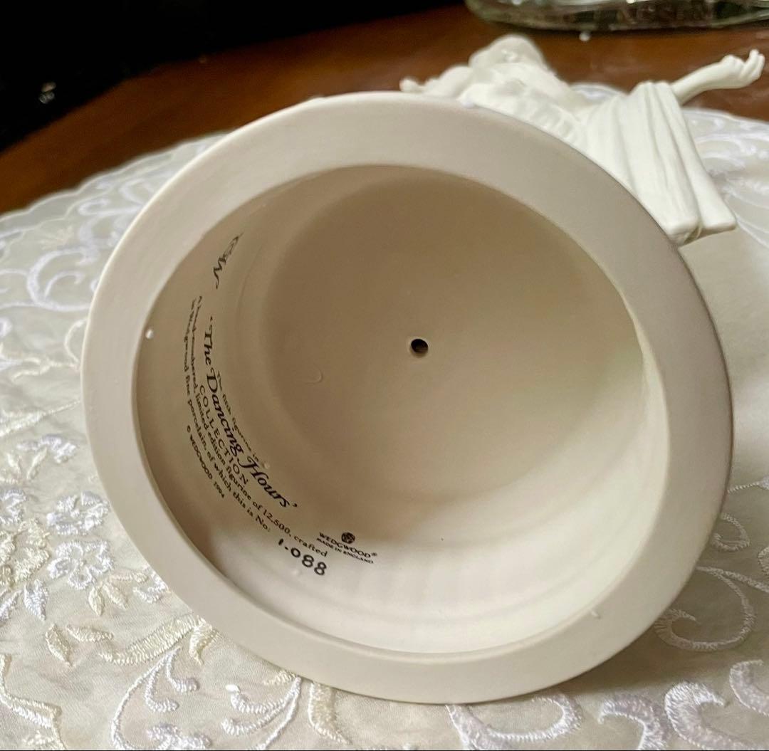 ウェッジウッド　ジャスパー　フィギュリン　　　　　　【ダンシングアワーNO.4】