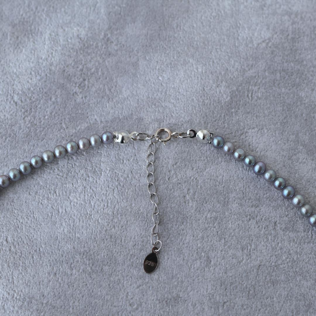 グレーベビーパールのネックレス　パール　グレーパール　ベビーパール
