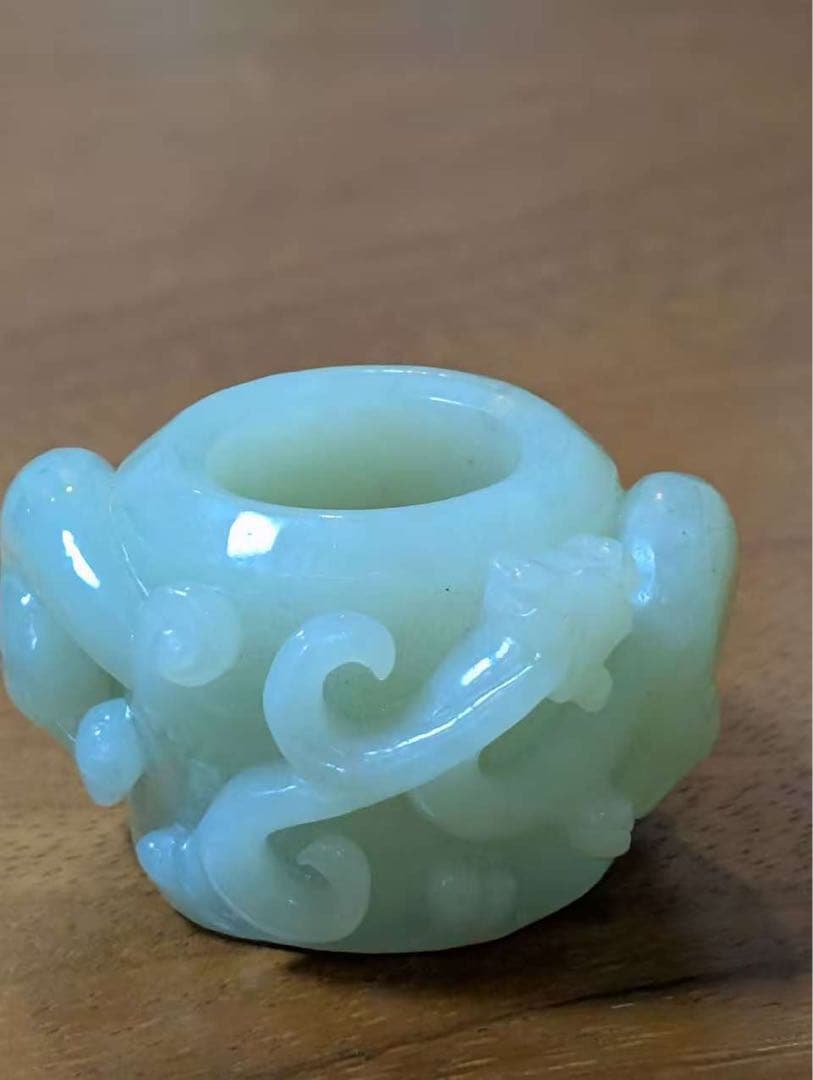 和田古玉彫刻オブジェ 淡い緑色