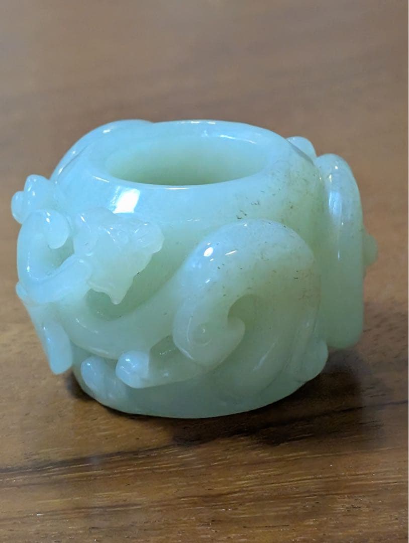 和田古玉彫刻オブジェ 淡い緑色