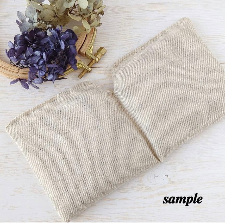 手刺繍入あずき/小豆のアイピロー【ミモザリースと蝶々】