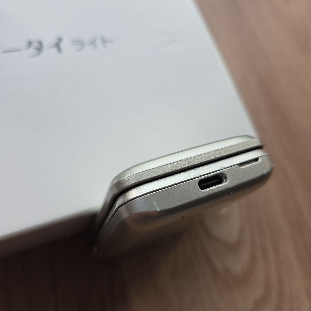 KYF43 かんたんケータイライト シャンパンゴールド 卓上フォルダ２個付き！