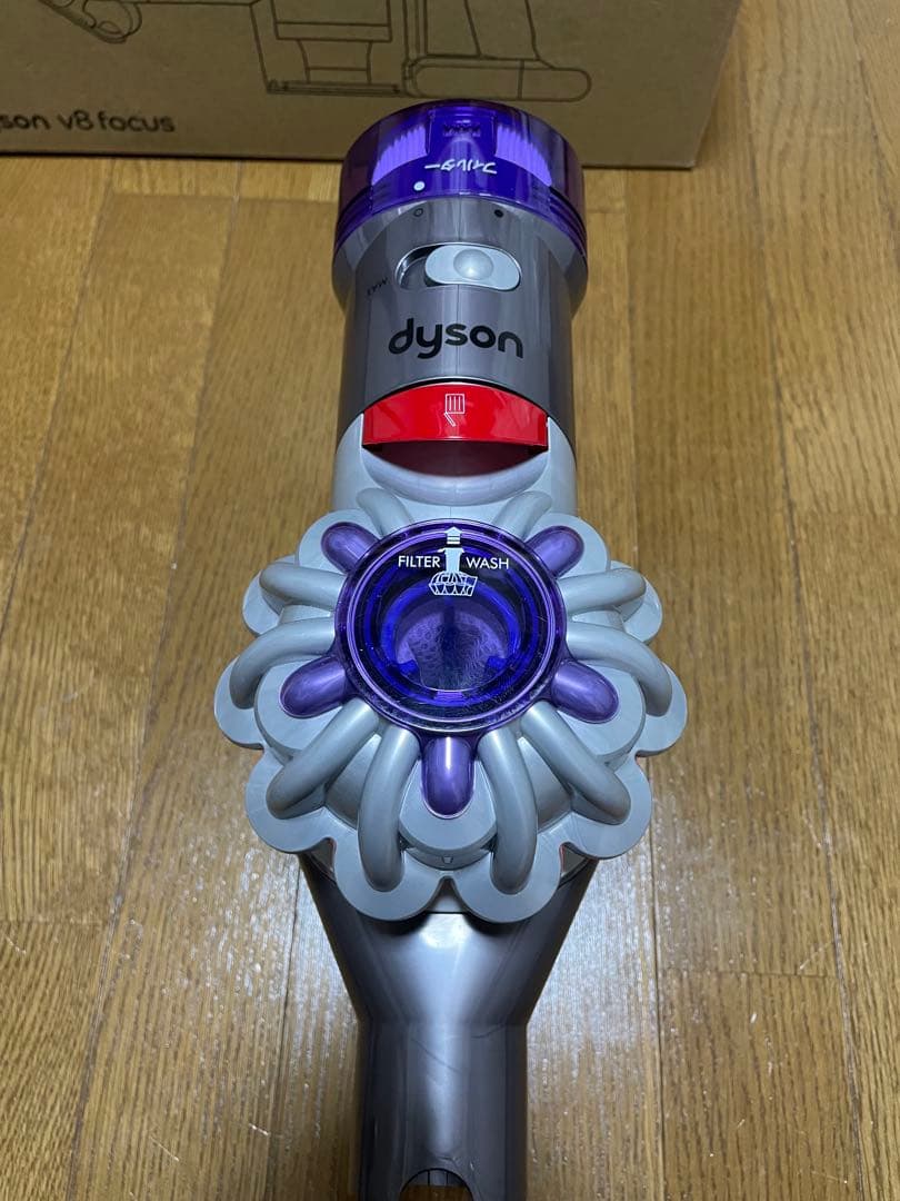 《超美品》Dyson V8 Focus Clean HH15 動作品　付属品完備