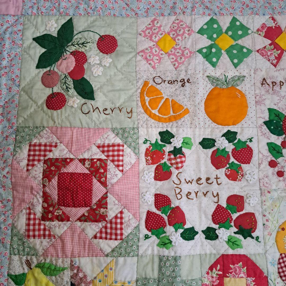 ハンドメイド　パッチワーク　タペストリー　飾り　いちご他　フルーツ　大