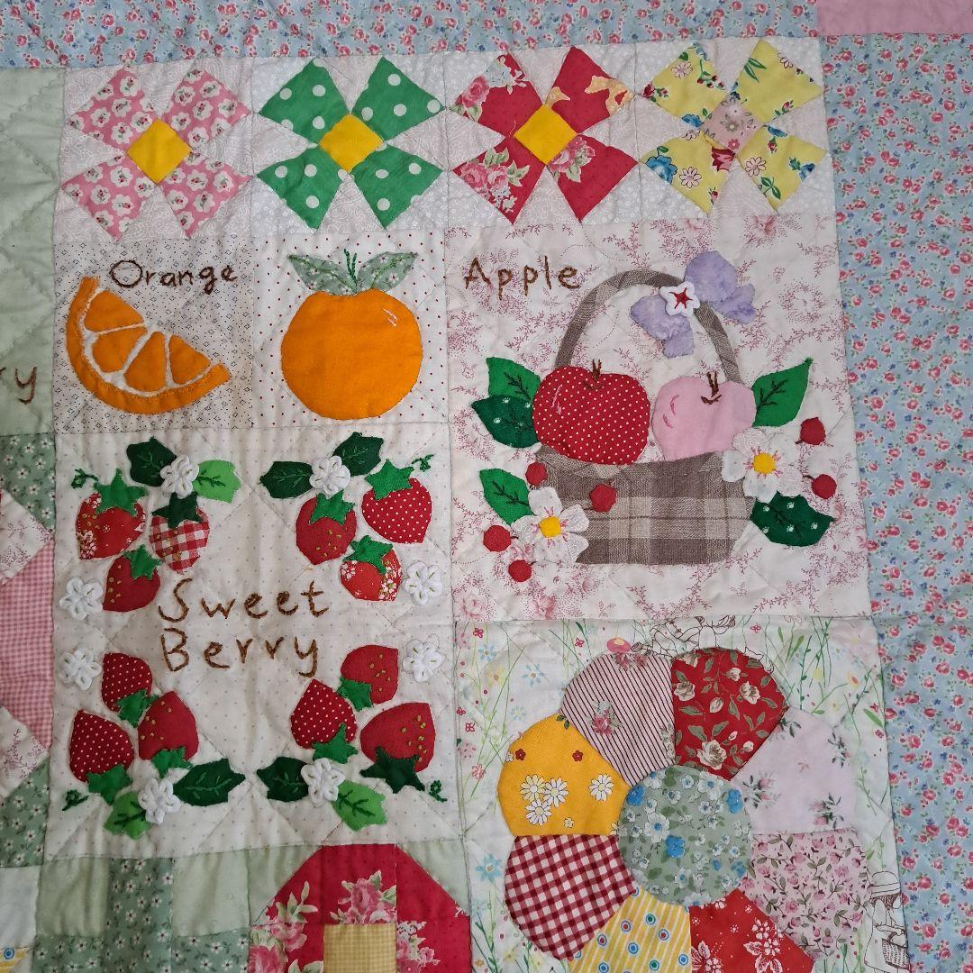 ハンドメイド　パッチワーク　タペストリー　飾り　いちご他　フルーツ　大