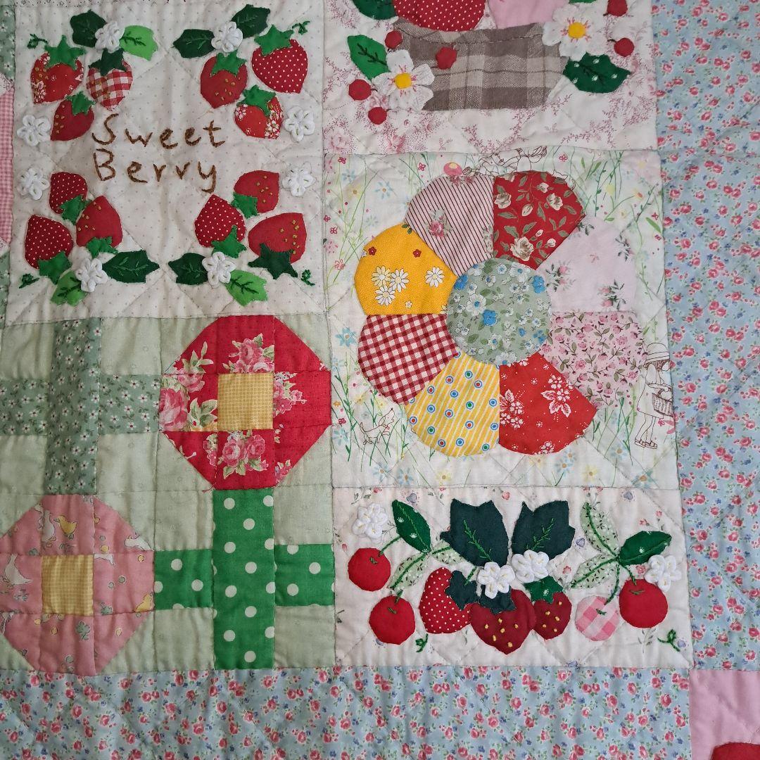 ハンドメイド　パッチワーク　タペストリー　飾り　いちご他　フルーツ　大