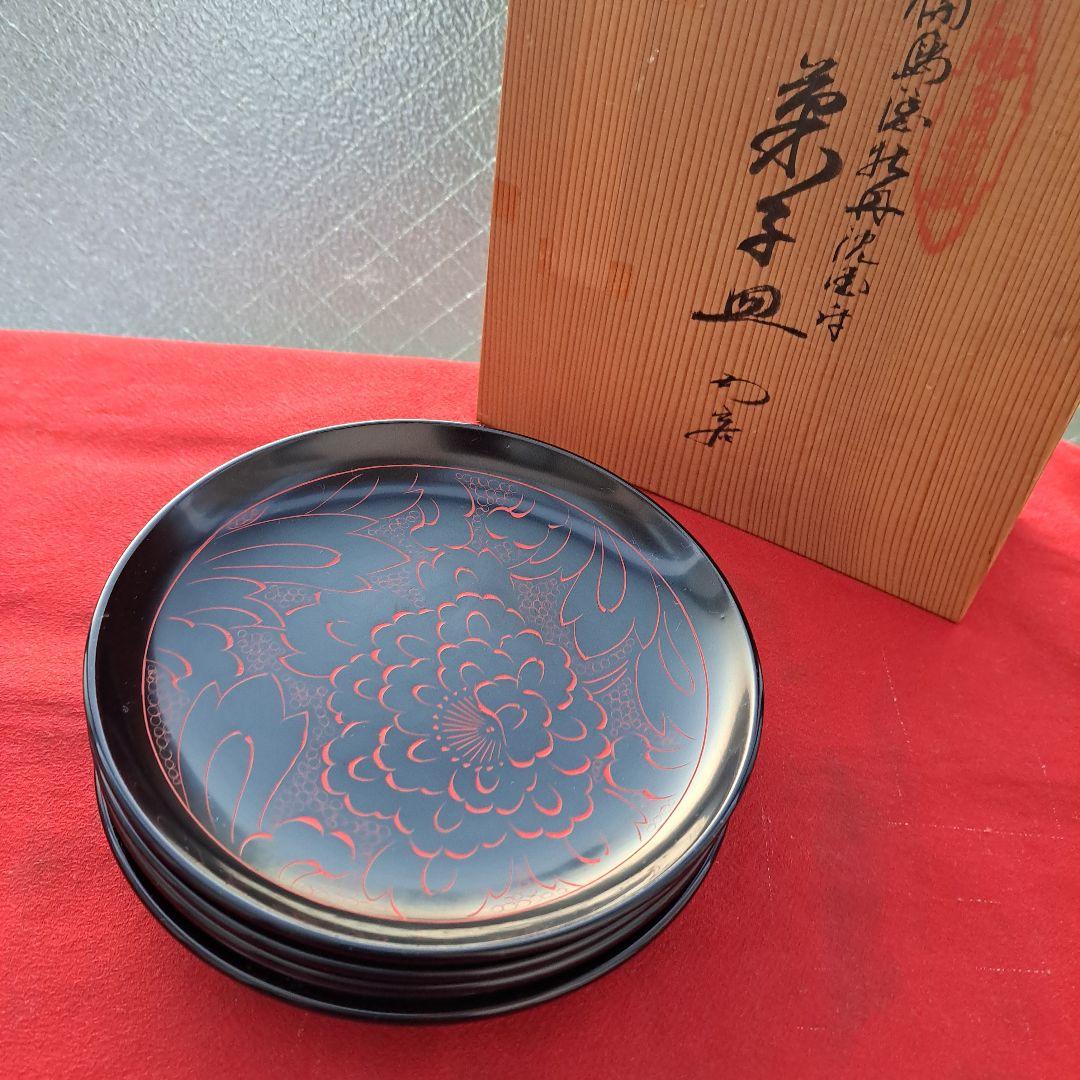 【輪島塗　沈朱\"牡丹彫　5寸ダルマ形　銘々皿×5客】布着本堅地　未使用品