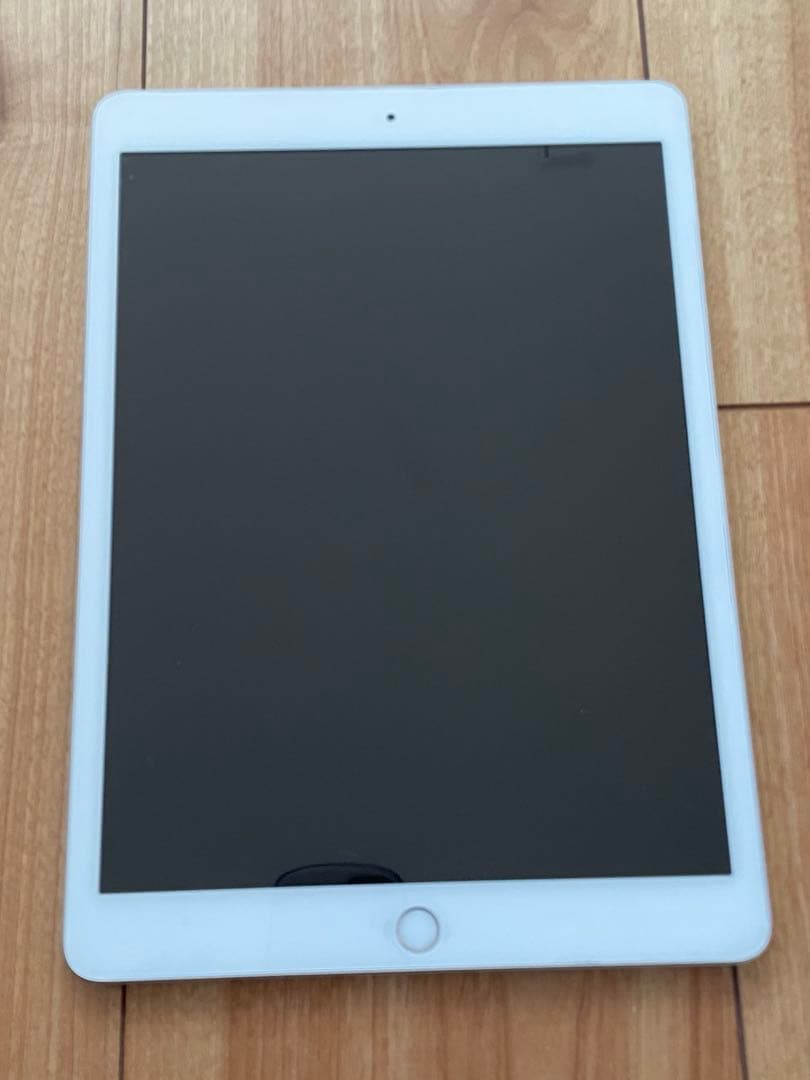 【極美品】Apple iPad 第8世代 シルバー　バッテリー良好