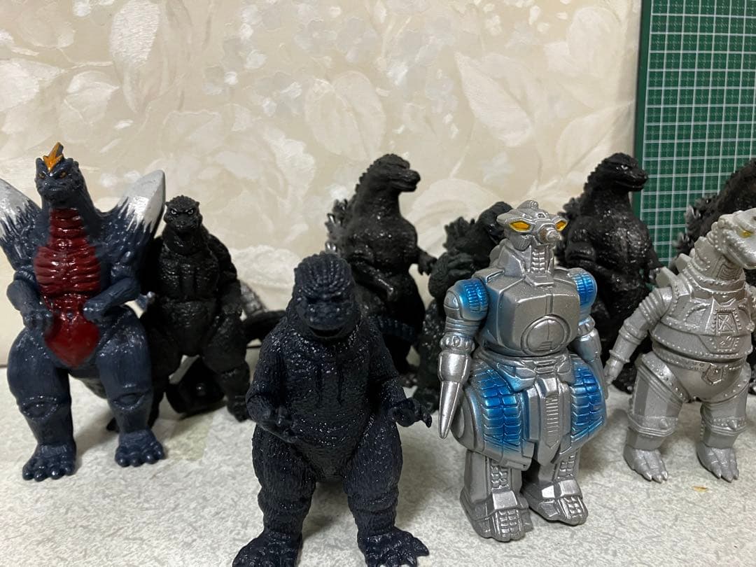 ゴジラフィギュア