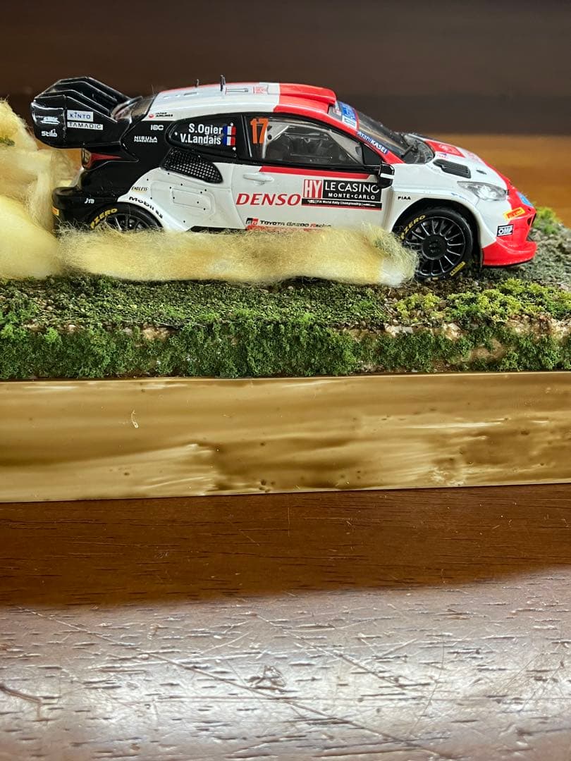 1/43 WRCヤリス/ジオラマ付き
