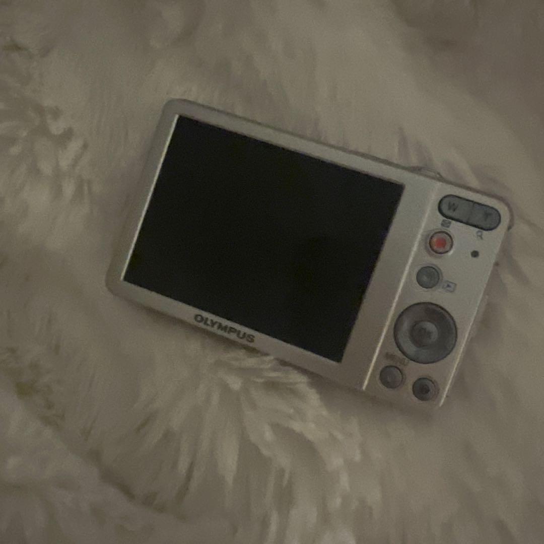 OLYMPUS デジタルカメラ シルバー