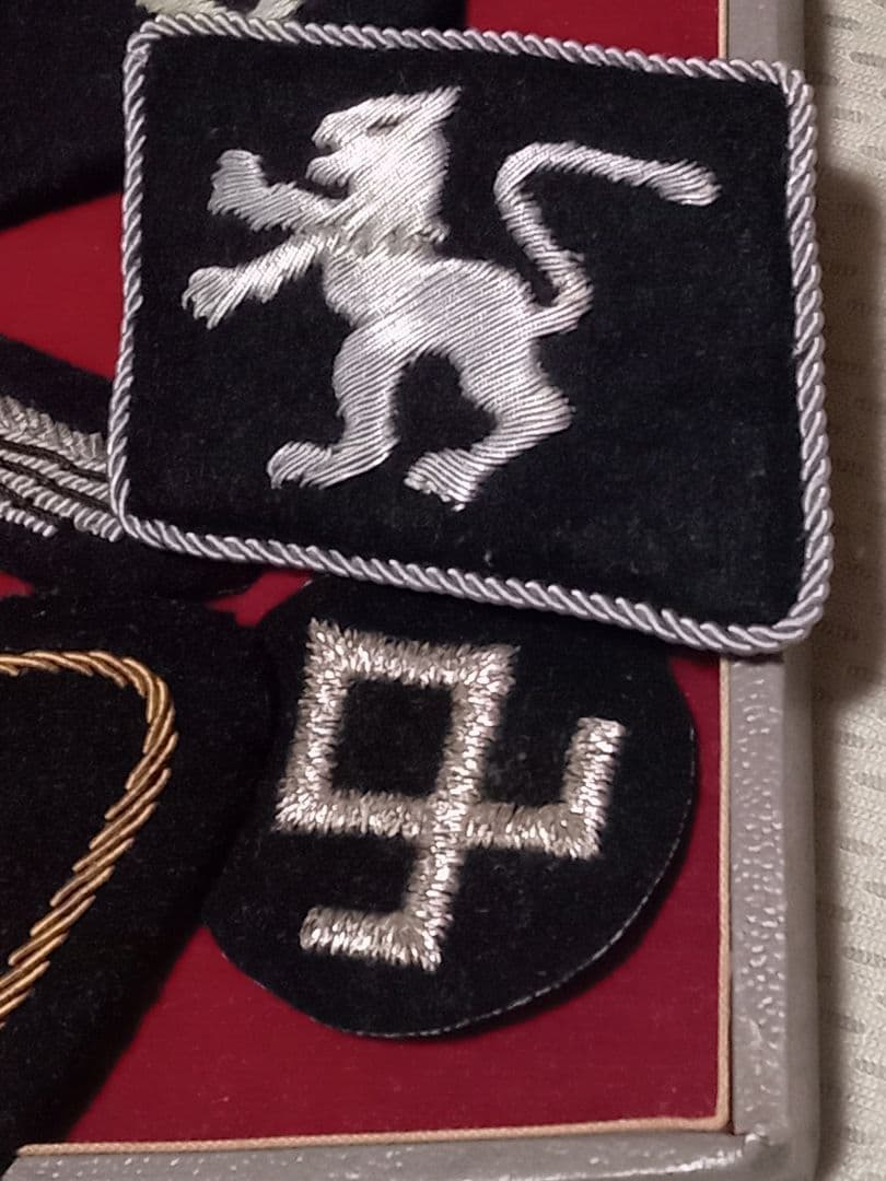 【第三帝国の遺物 ⑥ 】襟章「ガリツィエン師団」将校用 ライオン柄