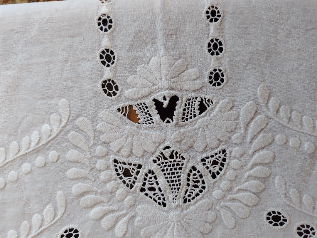 刺繍入りカットワ−クレ−ステーブルクロスビンテージハンドメイド