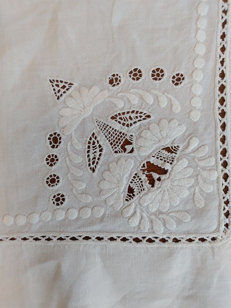 刺繍入りカットワ−クレ−ステーブルクロスビンテージハンドメイド