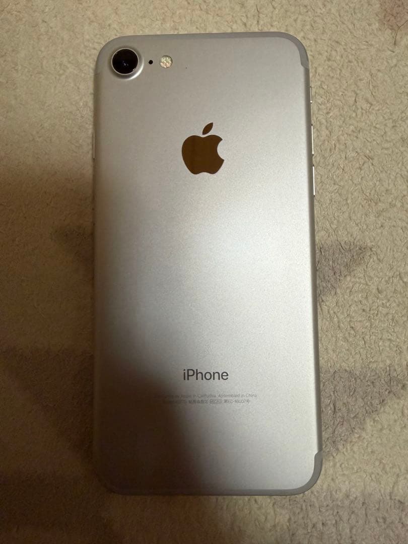 Apple iPhone 7 シルバー 本体と箱付き