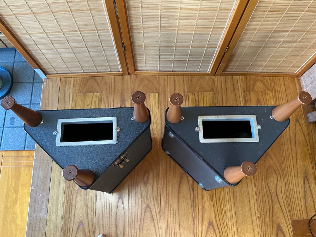 【4500円値下げ】ユニークな三角形コーナーエンクロージャー ペア