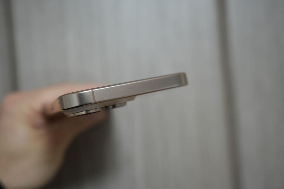【超美品】 iPhone 16 Pro Max 256GB デザートチタニウム
