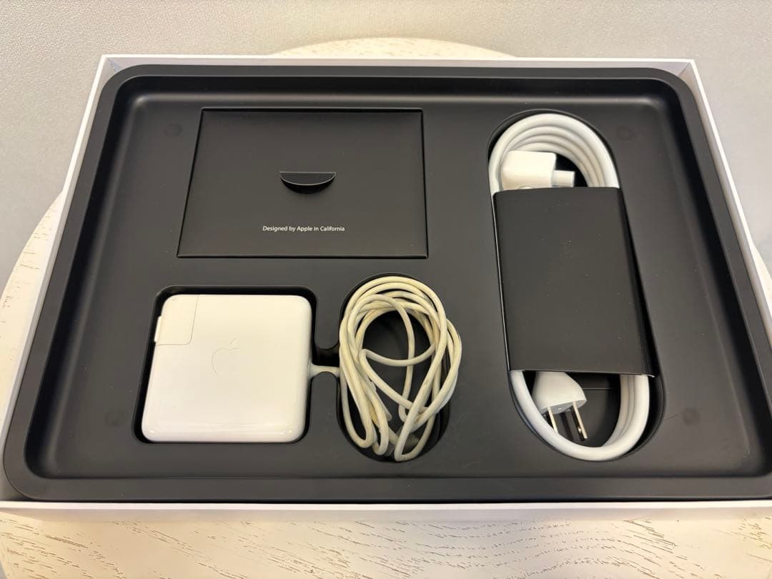 MacBook本体 MacBook Pro 2015 13 i5/8GB/256GB Intel