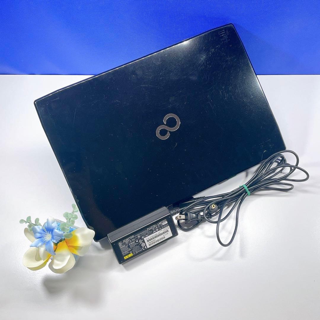 Windows11✨たっぷり保存❣️大容量1TB✨ノートパソコン カメラ付き