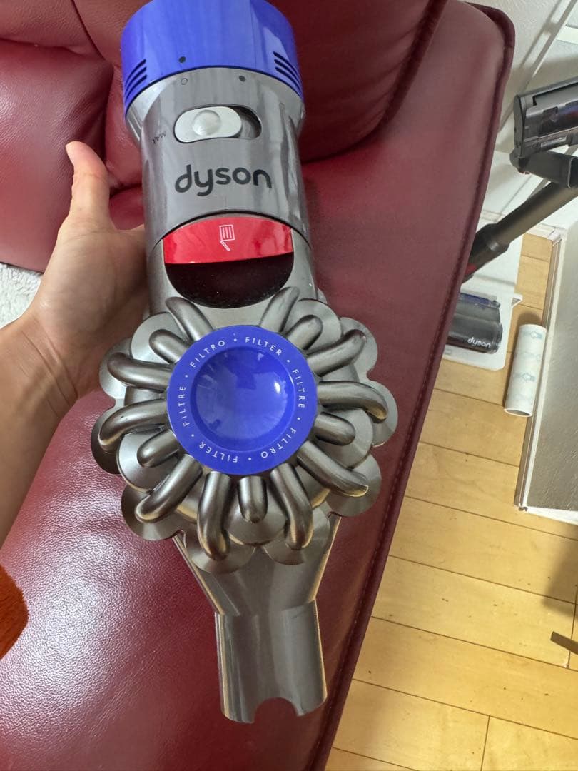 と*も様 （美品）Dyson v8 fluffy extra コードレス掃除機