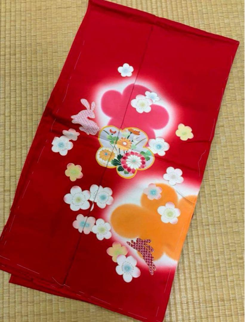 七五三　四ツ身女の子着物　正絹　仮絵羽　友禅　鮮やか赤　梅　可愛いうさぎ柄