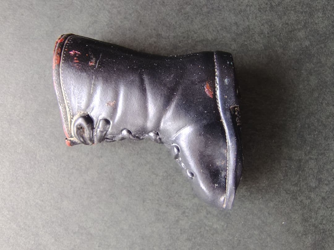 ソフビ タイガーマスクのブーツ 死闘の後の血痕あり