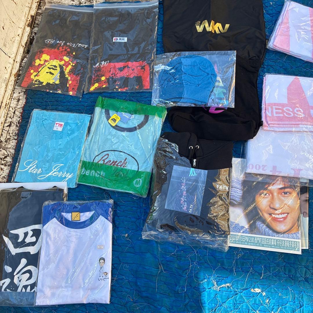 アイドルf4 台湾アイドルf4 コンサートグッズ多数新品 ヴィック・チョウ周渝民