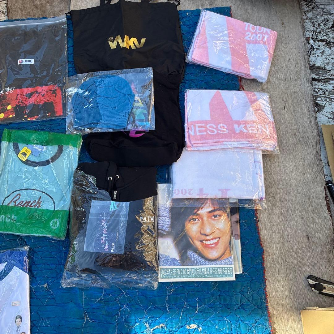 アイドルf4 台湾アイドルf4 コンサートグッズ多数新品 ヴィック・チョウ周渝民