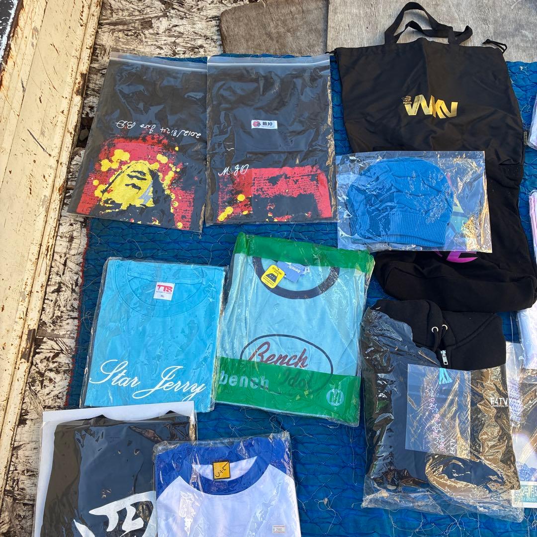 アイドルf4 台湾アイドルf4 コンサートグッズ多数新品 ヴィック・チョウ周渝民