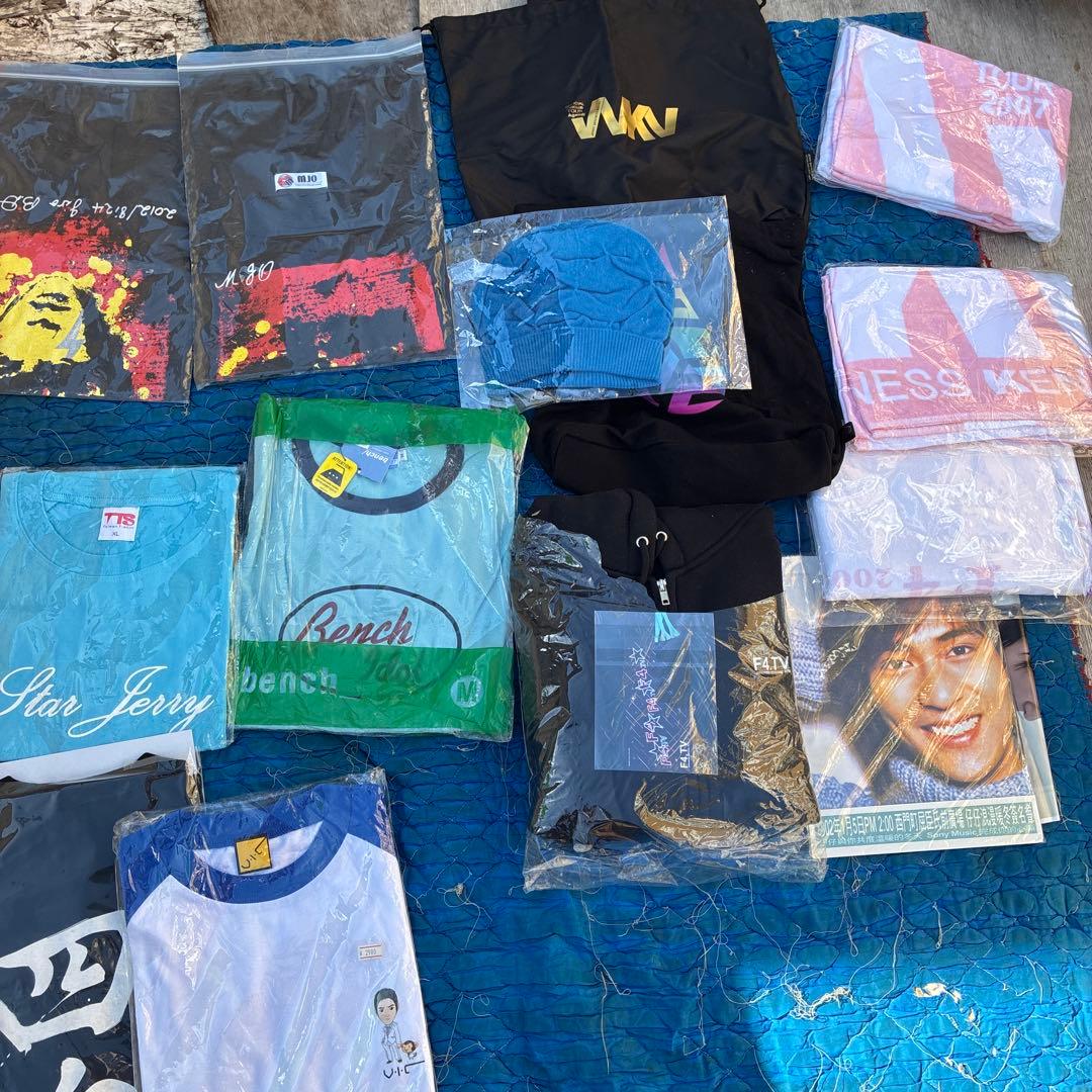 アイドルf4 台湾アイドルf4 コンサートグッズ多数新品 ヴィック・チョウ周渝民