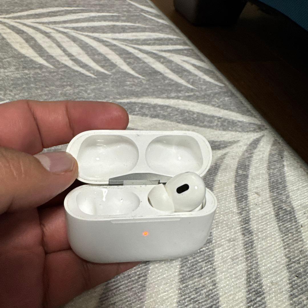 AirPods pro2 本体 ホワイト 充電ケース付き（右耳のみ）