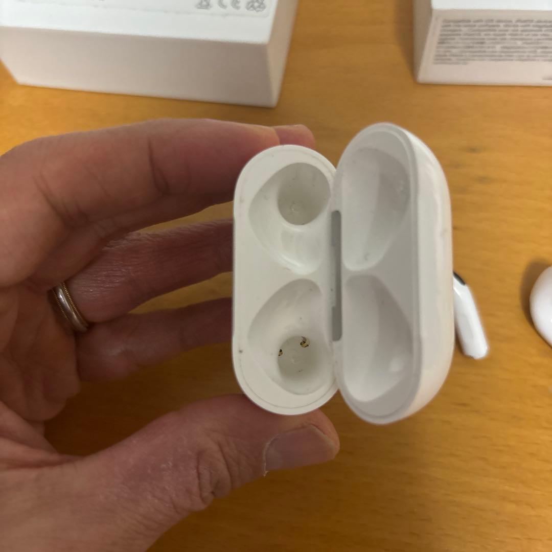 AirPods4 ノイキャンなし本体 ホワイト 充電ケース、箱あり