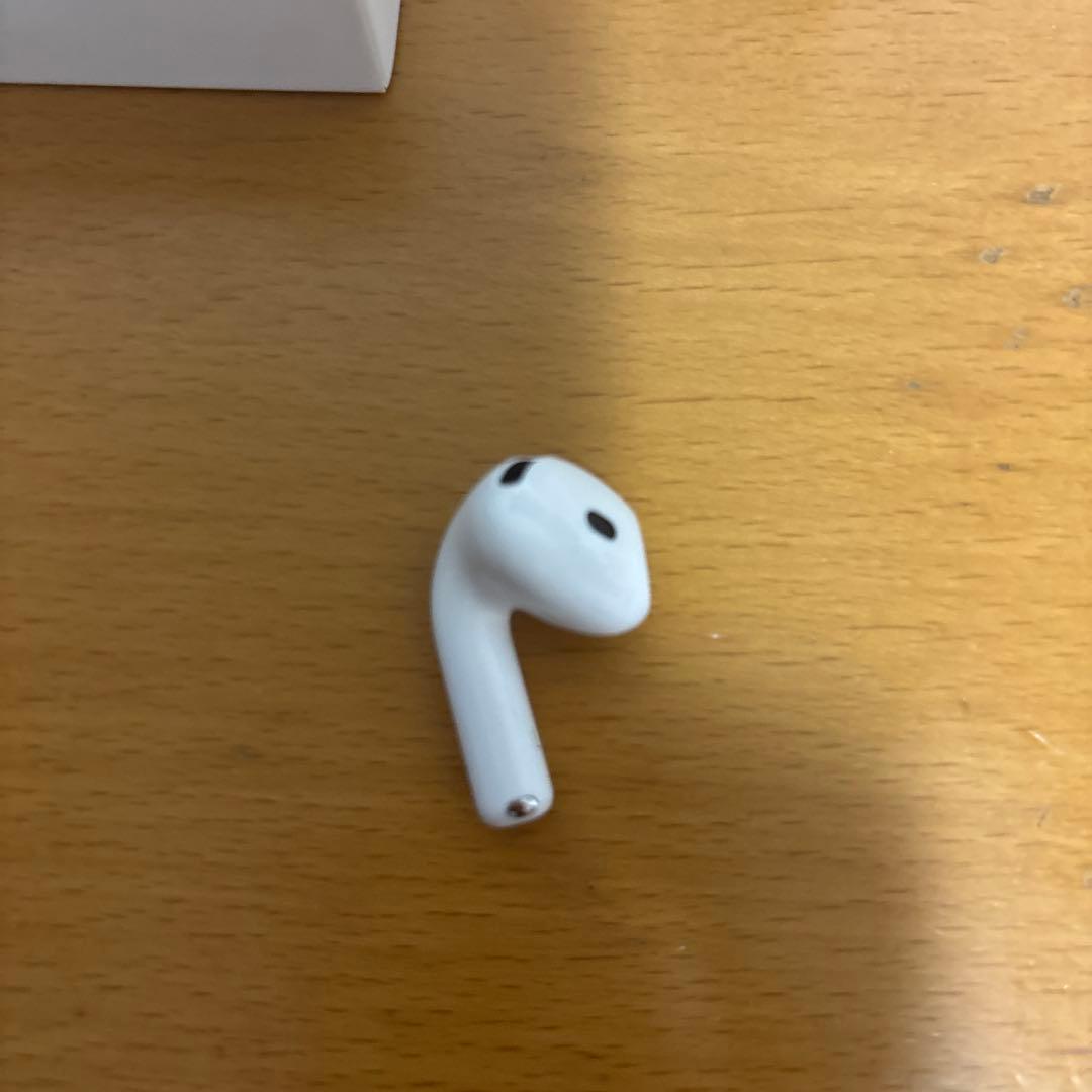AirPods4 ノイキャンなし本体 ホワイト 充電ケース、箱あり