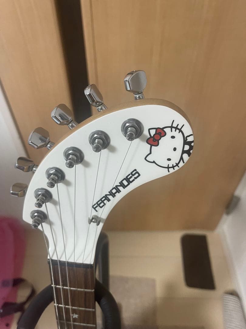 ハローキティ エレキギター　FERNANDES アンプ内蔵 ZO-3 ゾウサン