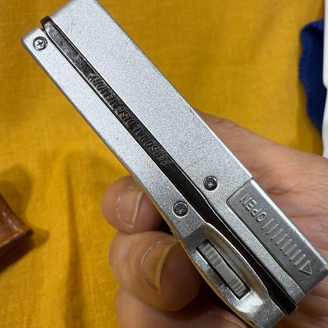 【動作品】SONY MDウォークマン MZ-R900 シルバー 動作良好