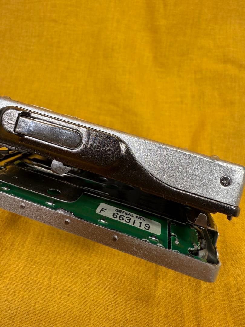 【動作品】SONY MDウォークマン MZ-R900 シルバー 動作良好