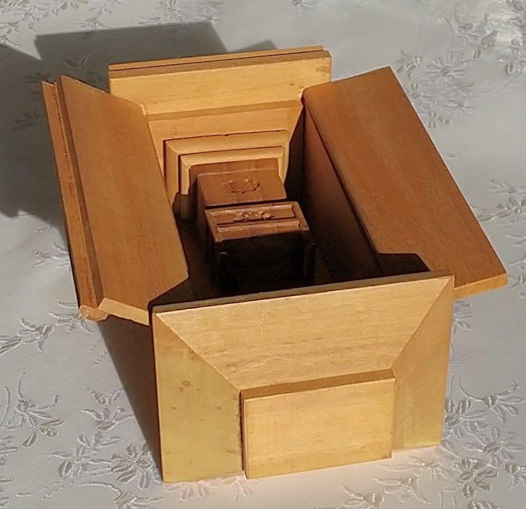 弘法大師坐像【極小】#395 厨子入り 空海 お大師さま ◆白檀 木彫 仏像