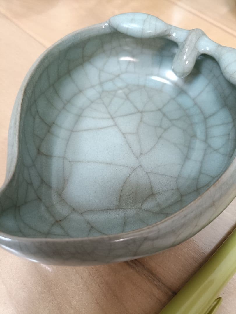 官窯　筆洗い　葉型陶器皿