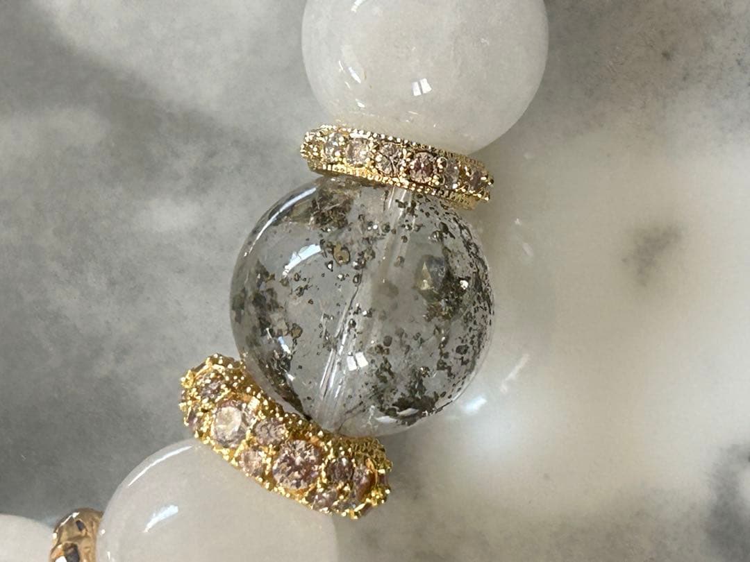 パイライトインクォーツとホワイトガーデンのブレスレット