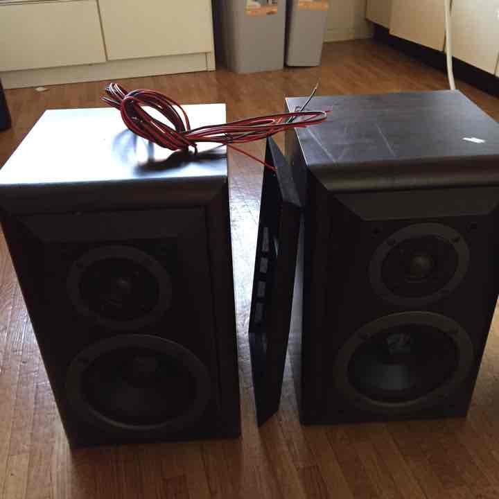 スピーカーPanasonic 線２つ