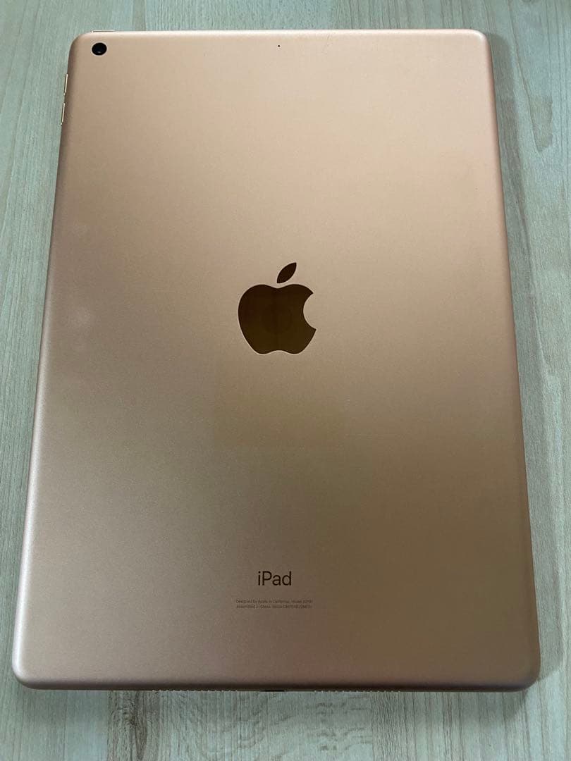 iPad 10.2インチ ゴールド カバー付き
