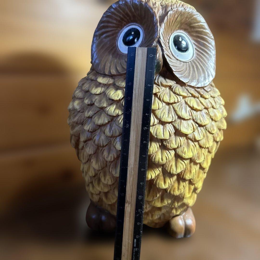 フクロウの置き物22センチx15センチ