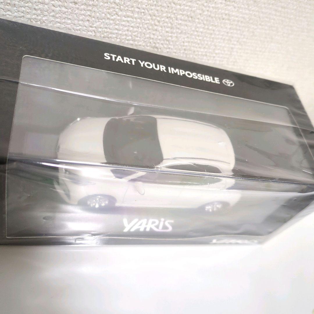 【新品未開封】トヨタ ヤリス 1/30 ミニカー ホワイトパール