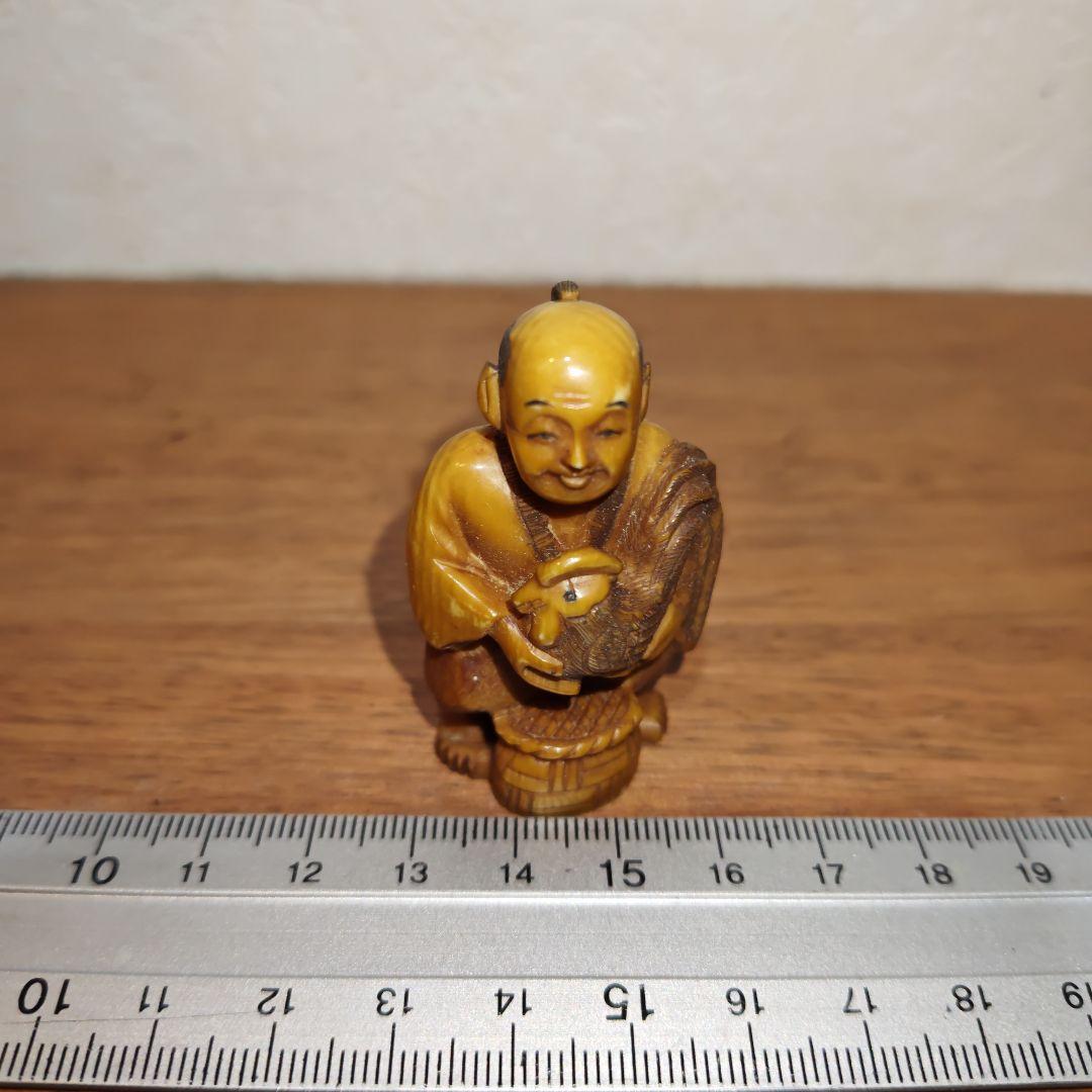 時代提物 人物根付 天然素材【翁と尾長鶏】高さ約5cm 重さ24ｇ 江戸の暮らし
