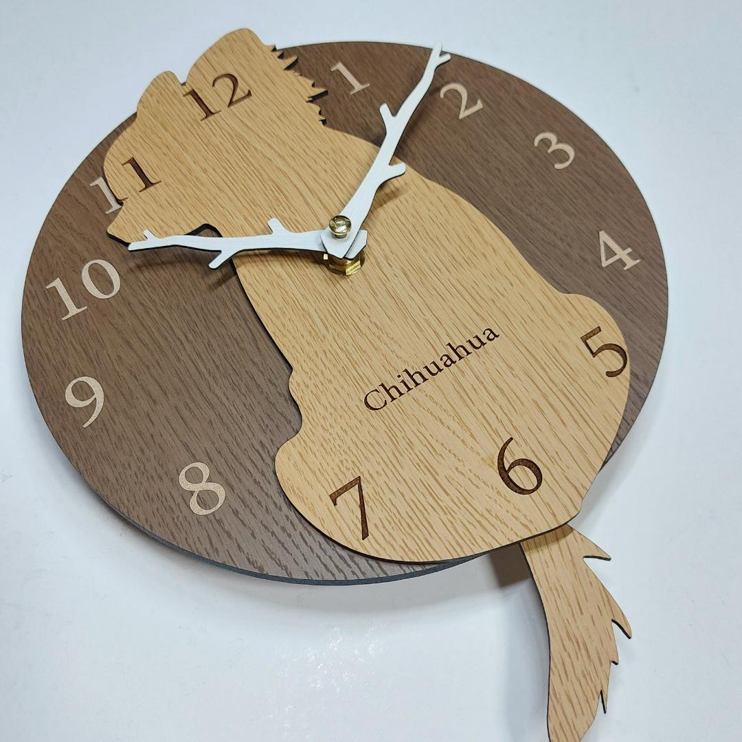 【期間限定値下げ】名入れ　しっぽ 振り子・はみ出し掛け時計 チワワ　ベージュ
