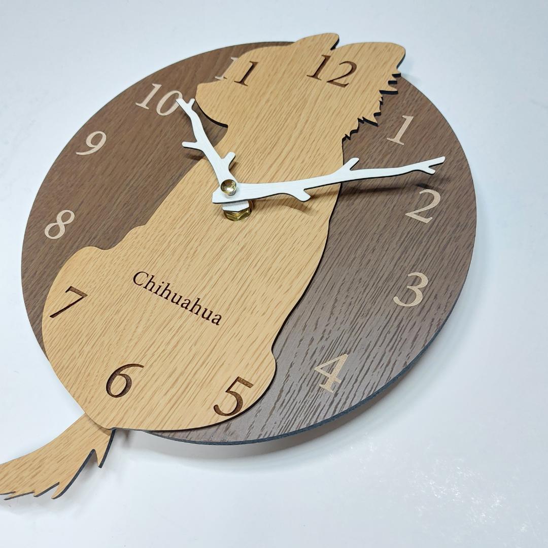【期間限定値下げ】名入れ　しっぽ 振り子・はみ出し掛け時計 チワワ　ベージュ