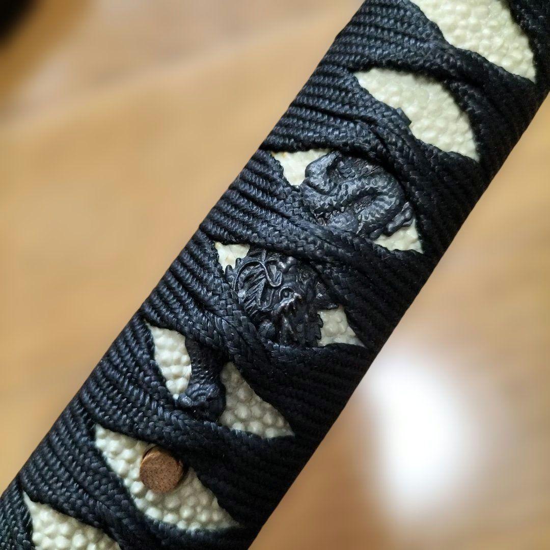 太刀+脇差 日本刀 黒梨地鞘 雲龍鍔 鮫肌 乱れ刃紋 模造刀武具