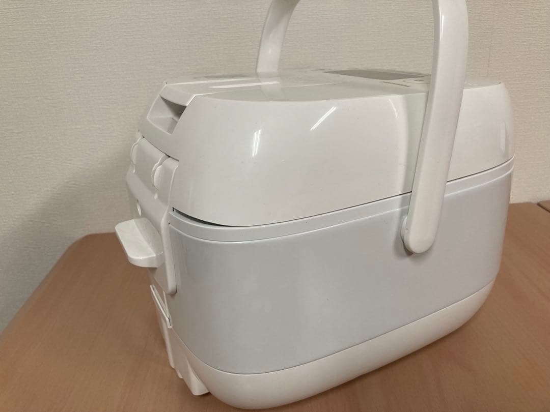 美品★2023年製★3回程使用★TOSHIBA★炊飯器★3合炊き★RC-5E2X