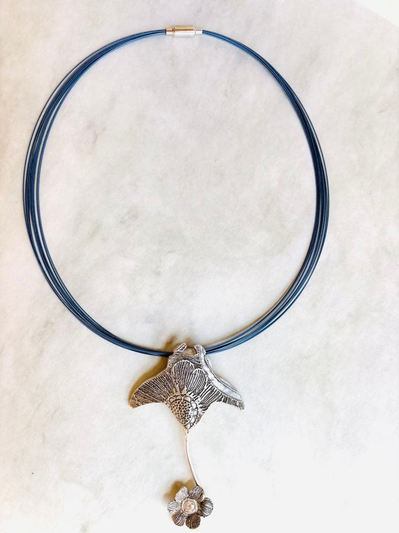 シルバーネックレス　花マンタ